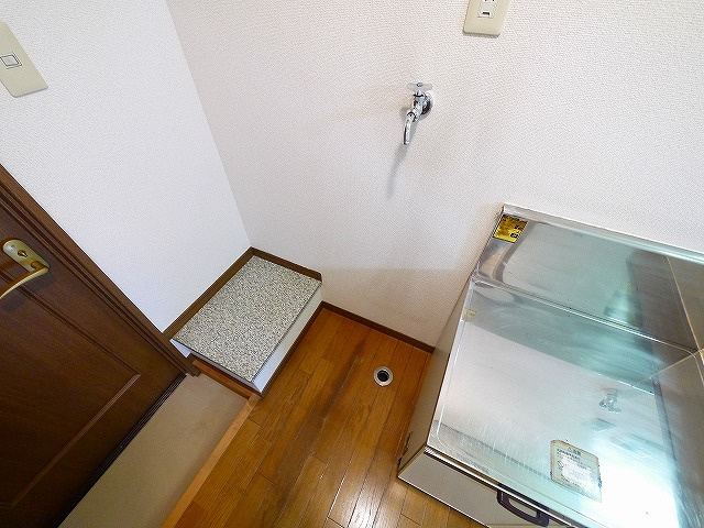 メゾンレイ天理の設備|洗濯機置場