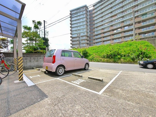 メゾンレイ天理の駐車場|カースペースがあります