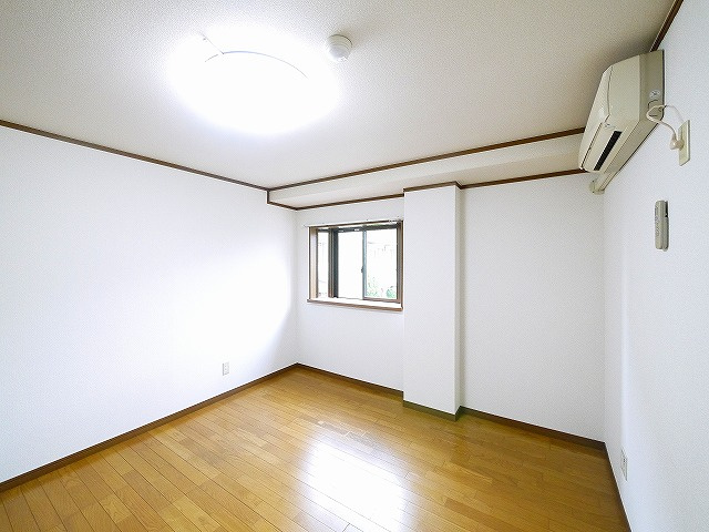 メゾンレイ天理の洋室|コンパクトで使いやすい洋室です