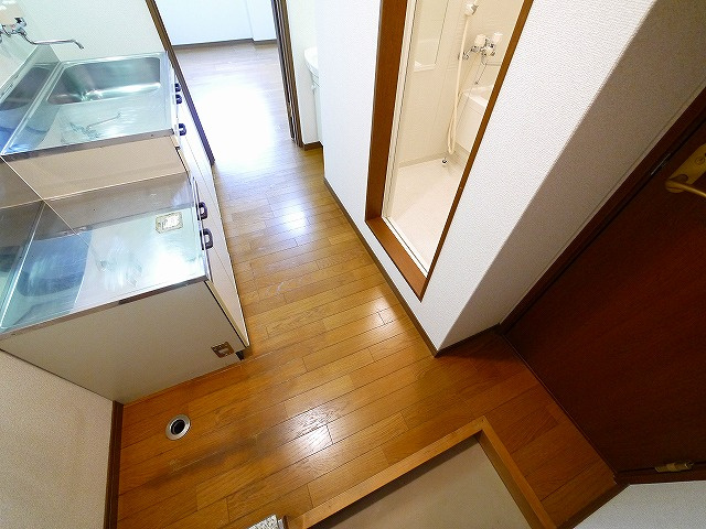 メゾンレイ天理の玄関