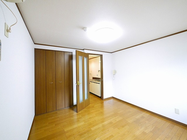 メゾンレイ天理の寝室|使い勝手のいい寝室です