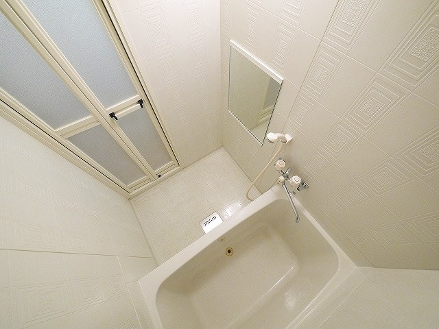 メゾンレイ天理の浴室|きれいなお風呂です