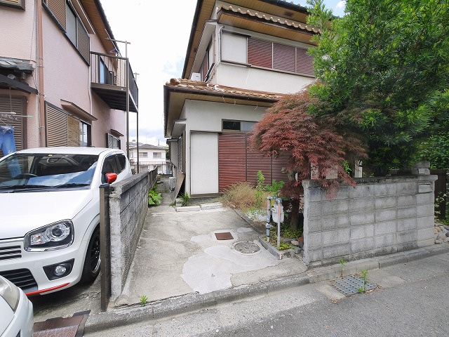 大和郡山市九条町877‐13貸家の駐車場|駐車場があるので、車を買う予定の方も安心です