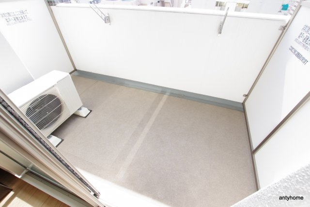 スプランディッド新大阪3　仲介手数料無料のバルコニー