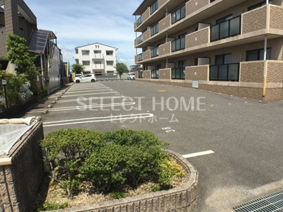 【駐車場】 | SOCIA | 駐車場に車を止められます