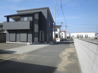 【前面道路含む現地写真】 | 前面道路含む現地写真です