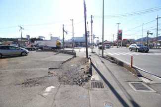 【外観】 | 日高市猿田　建築条件なし売地　JR川越線『高麗川駅』徒歩6分　【高麗川小学区】 | 交差点に面しています