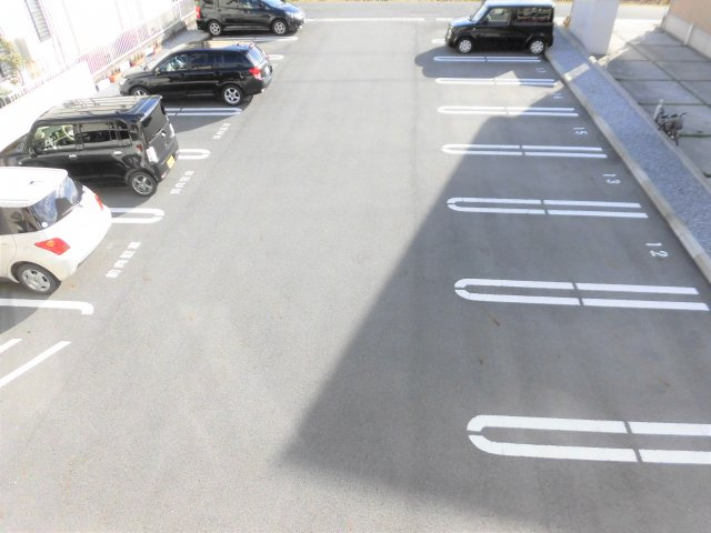 リュ　クレールの駐車場