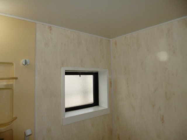 フォンティーヌBの浴室|浴室窓