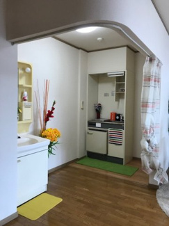 【展望】 | キッチンはカーテンで仕切ることができます♪お料理のにもいがお部屋にこもりにくくていいですね☆冷暖房効率も上がります♪