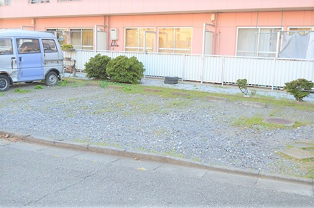ビューハイム昭島の駐車場