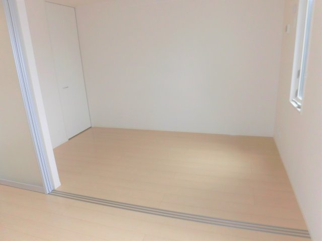 レジデンス小野の洋室