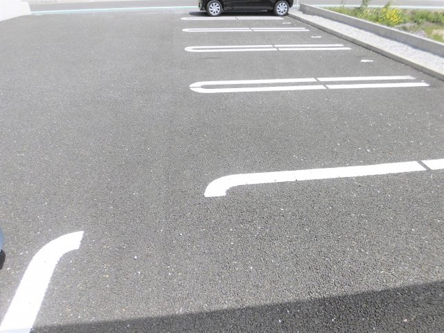 レジデンス小野の駐車場