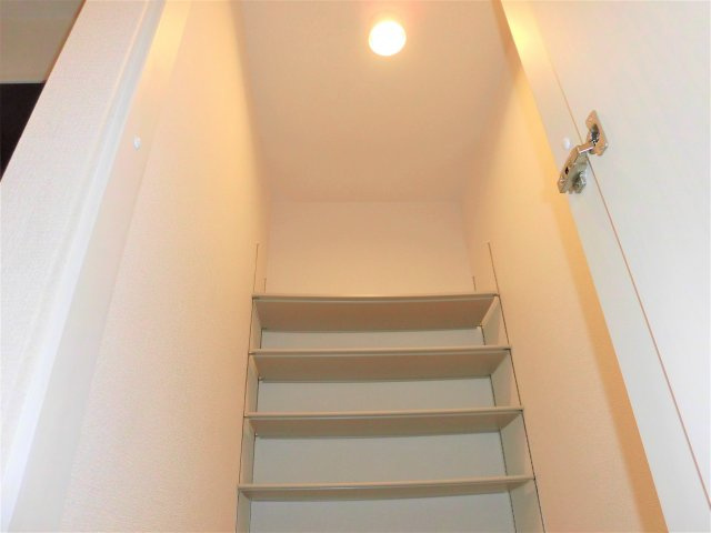 レジデンス小野の玄関