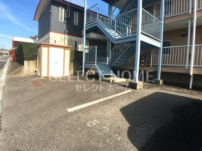 【駐車場】 | エクセレントハイツＢ | 駐車場に車を止められます