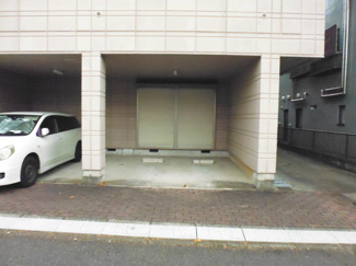 【駐車場】 | いつでも目の届く敷地内に駐車場があります♪荷物がかさばりがちなお買物にも、敷地内駐車場があると便利ですよね☆