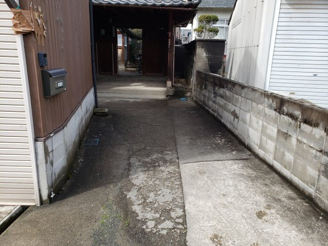 三箇５中古戸建の前面道路含む現地写真