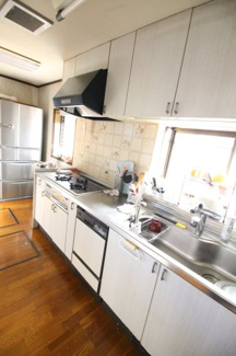 【キッチン】 | シェアハウス・ブルーメン | 3口コンロのシステムキッチン☆