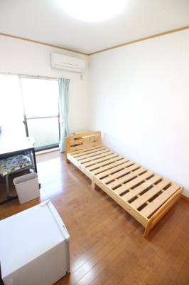 【洋室】 | シェアハウス・ブルーメン | 202号室です☆