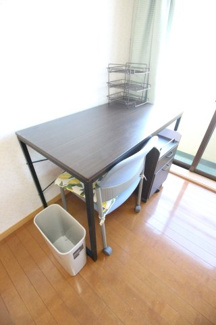 【設備】 | シェアハウス・ブルーメン | 机とイスもございます☆