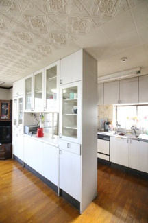 【キッチン】 | シェアハウス・ブルーメン | 窓のある明るいキッチンです☆