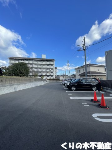 【駐車場】 | Green Park Cosmos | 駐車場に車を止められます