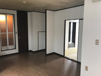 【居間・リビング】 | コスモハイツ陽和 | こちらのリビングで趣味の時間をお楽しみください