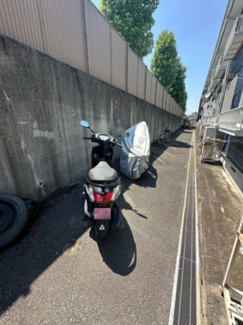 【その他共用部分】 | 敷地内にバイク置き場を完備しています♪大型バイクも相談可能です！お気軽にご相談ください☆