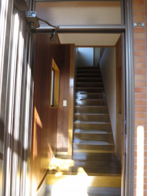 【内装】 | 祖師谷テラスハウス | 明るい色調の室内です