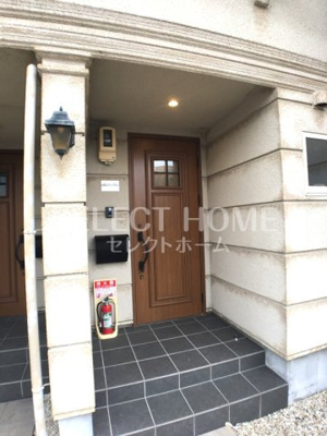 【エントランス】 | リーブルスティルＡ | 落ち着いたエントランスです