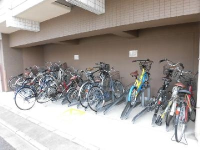 KDXレジデンス西大路の駐車場|駐輪場