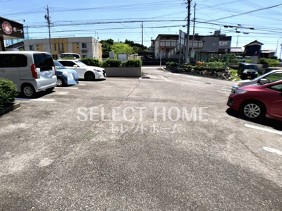【駐車場】 | ファミールＮ | 駐車場があるので、車を買う予定の方も安心です