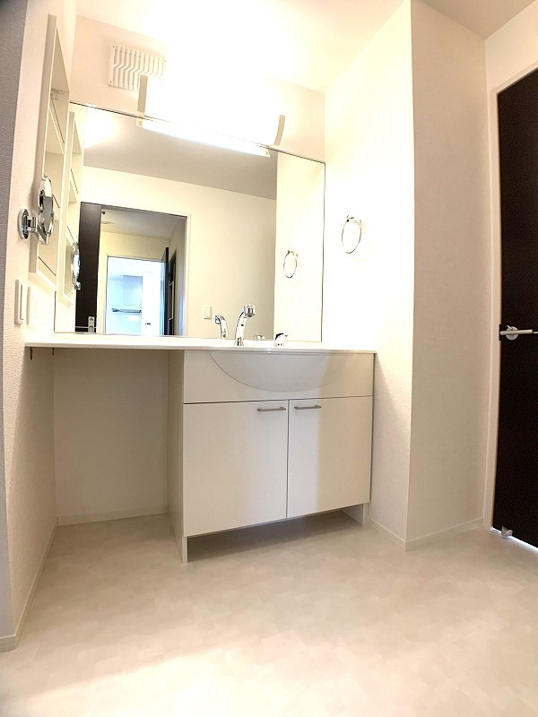 グリッターヴィヴィBの独立洗面台