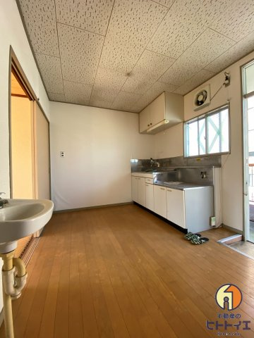 若葉荘の居間・リビング|ダイニングキッチンです