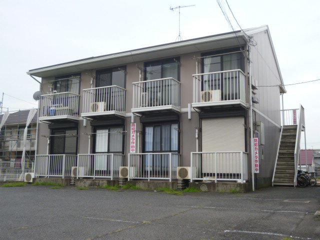 シャレード神田の駐車場
