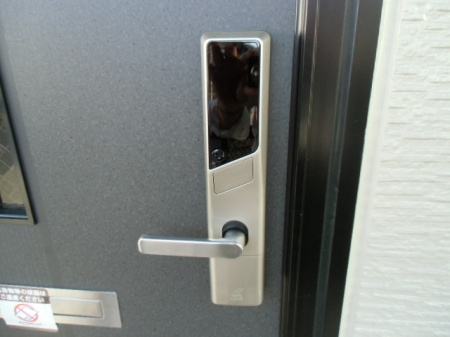 サンシルフィーCの玄関|お写真は同タイプのモデルです。