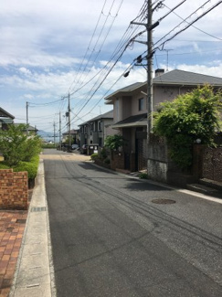 【前面道路含む現地写真】 | 北側6ｍ道路（西側から）