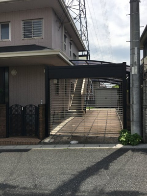 【駐車場】 | 大津市仰木の里東1丁目8-1　中古戸建 | 西側の駐車スペース