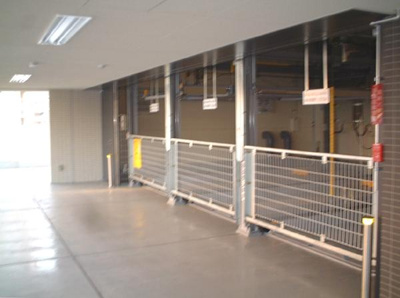 【駐車場】 | マ・シェリ | いつでも目の届く敷地内に駐車場があります♪屋内なので、雨の時の乗り降りもらくらく♪