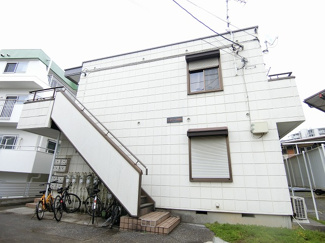 【外観】 | 横浜線「鴨居」駅まで徒歩圏内！スーパーやコンビニが近くて便利な住環境です☆なんと言っても最上階なのが嬉しい♪