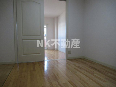 【内装】 | マジェスタ八戸ノ里（八戸ノ里賃貸） | 明るい色調の室内です