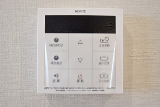 【エントランス】 | 給湯パネル（追い炊き機能完備）