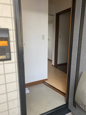 【玄関】 | 葛城gardensC | 落ち着いた玄関です