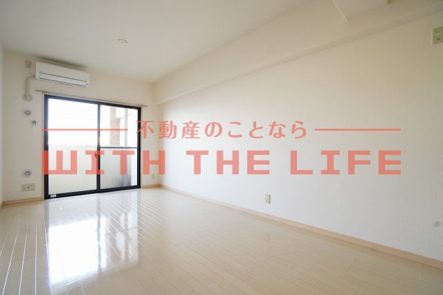桜レジデンシャル【キャッシュバック対象物件】の居間・リビング|ゆったりとした居間です