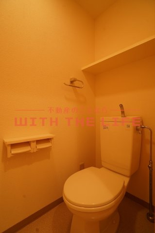 桜レジデンシャル【キャッシュバック対象物件】のトイレ|暖かな日差しのふりそそぐバルコニー