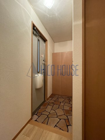 グランシャリオ(今成)の玄関
