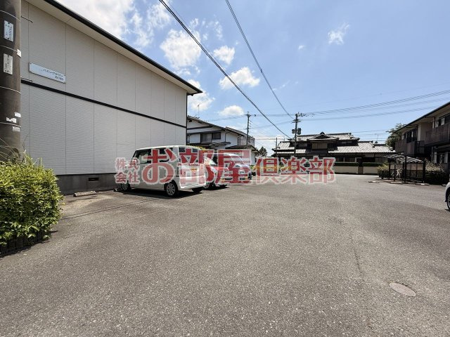 ハミングタウン合川の駐車場|駐車場があるので、車を買う予定の方も安心です