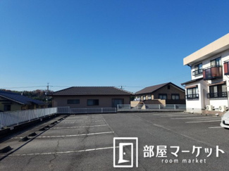 【駐車場】