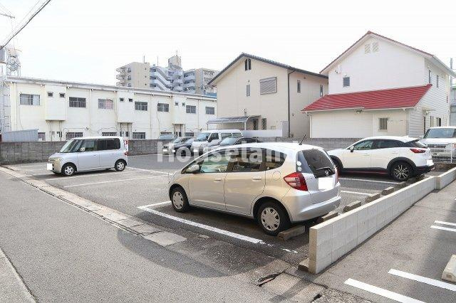 第一春日コーポの駐車場