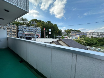 【展望】 | レヴール | バルコニーからの眺望です♪3階にあるので人目が気にならないのが嬉しいですよね☆